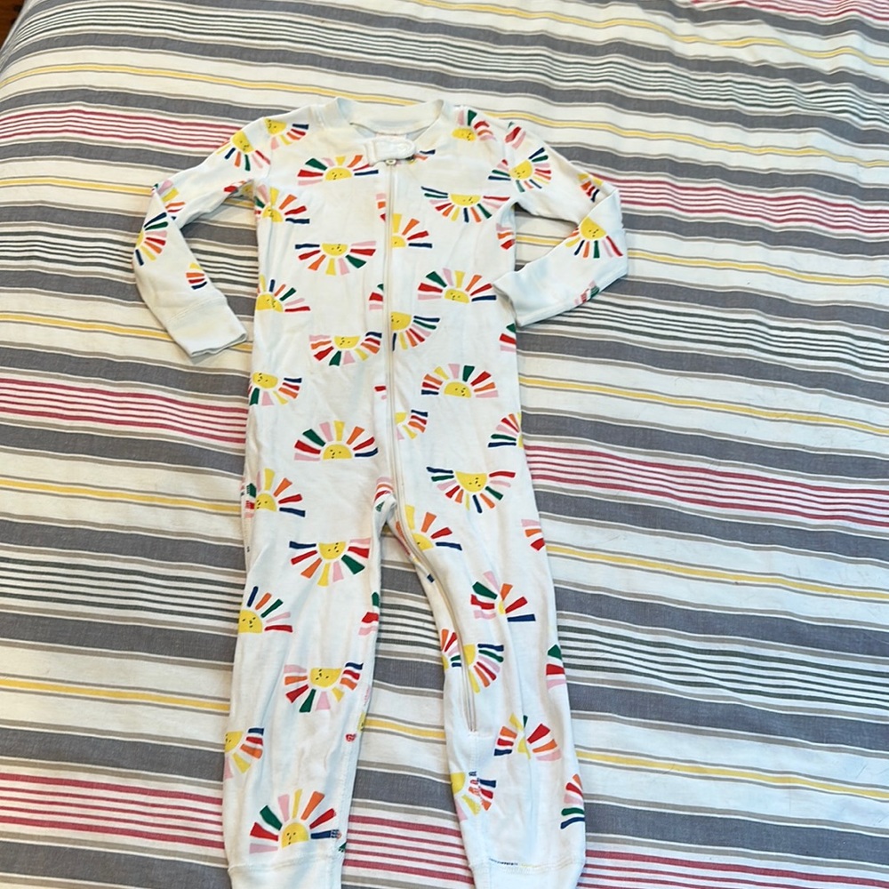 Hannah Anderson, rainbow pajamas, size 3